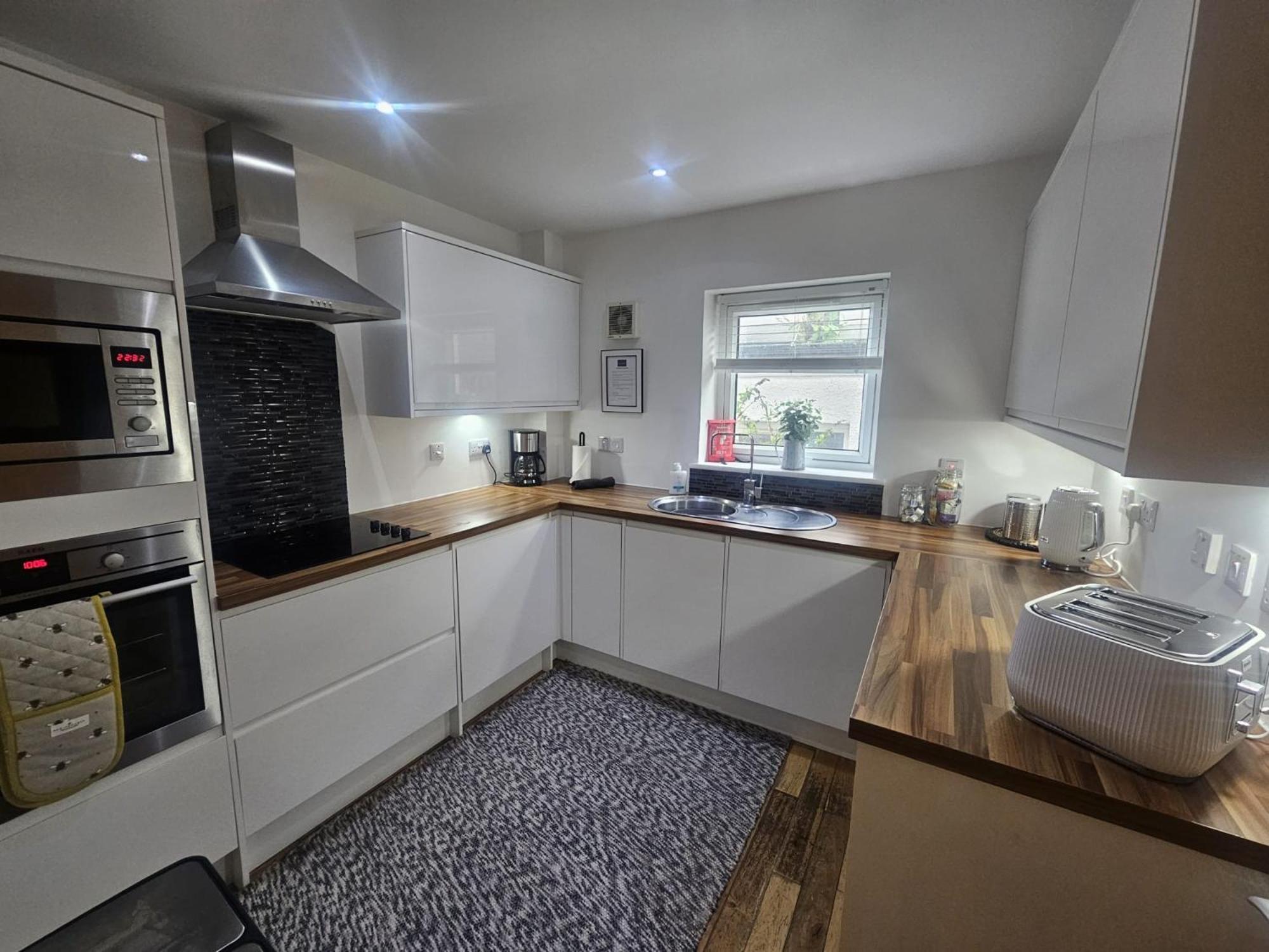 Langley Apartment City Centre Secure Parking 2 Min Walk, Public Transport 1 Min Walk, Great Location Quiet Side Street 2 Bedroom, 2 Bathroom Inverness Exterior foto