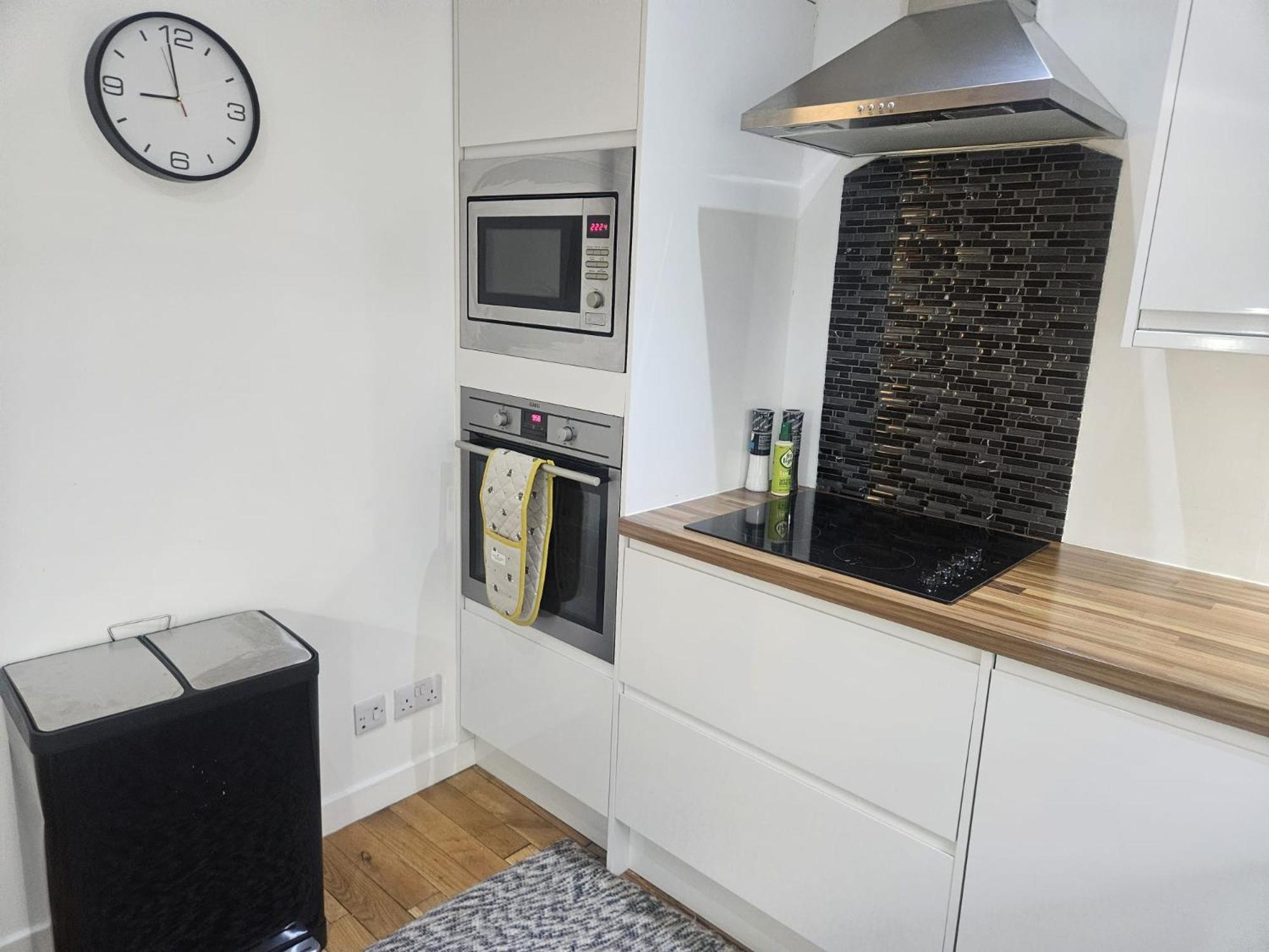 Langley Apartment City Centre Secure Parking 2 Min Walk, Public Transport 1 Min Walk, Great Location Quiet Side Street 2 Bedroom, 2 Bathroom Inverness Exterior foto