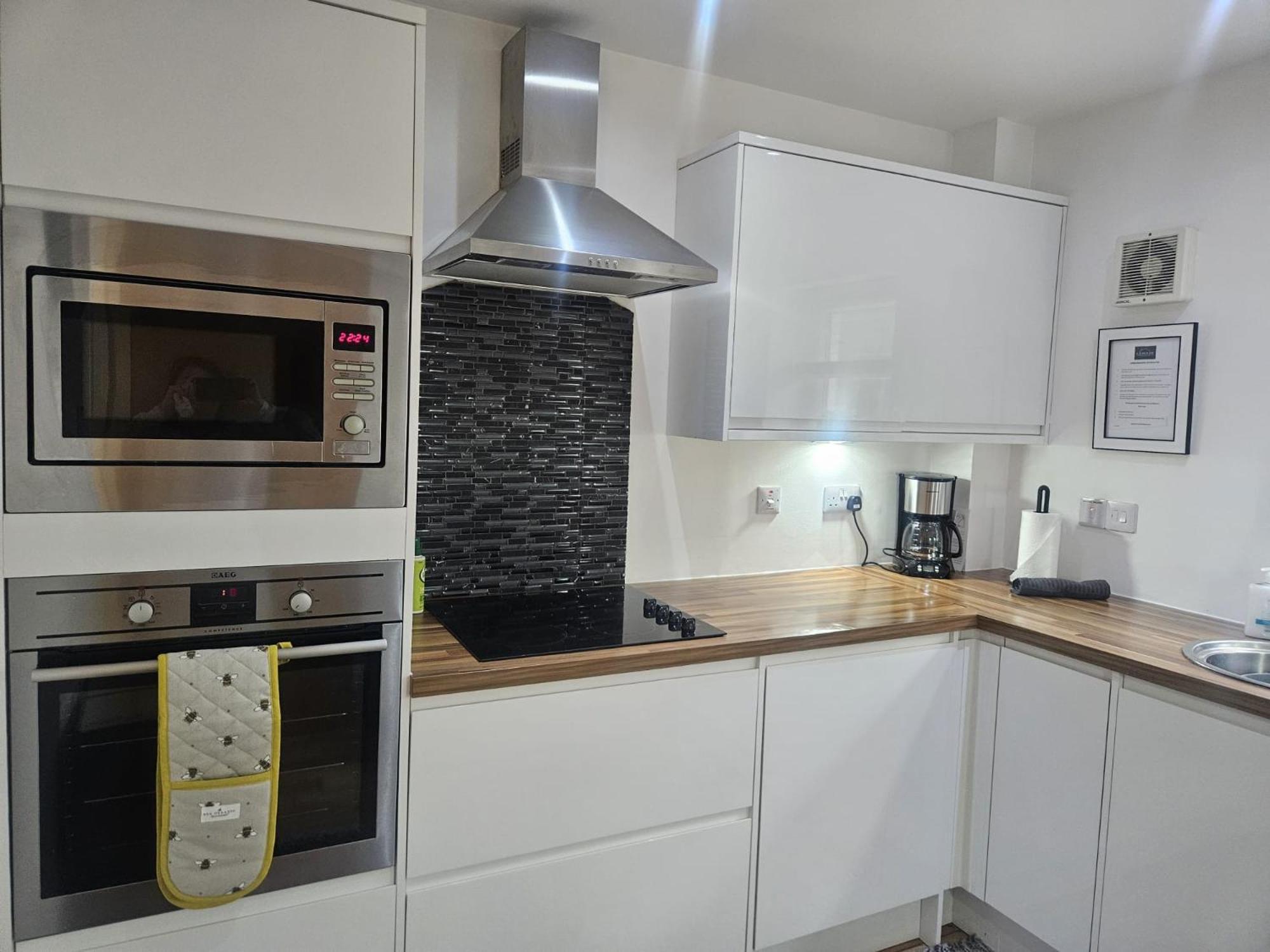 Langley Apartment City Centre Secure Parking 2 Min Walk, Public Transport 1 Min Walk, Great Location Quiet Side Street 2 Bedroom, 2 Bathroom Inverness Exterior foto