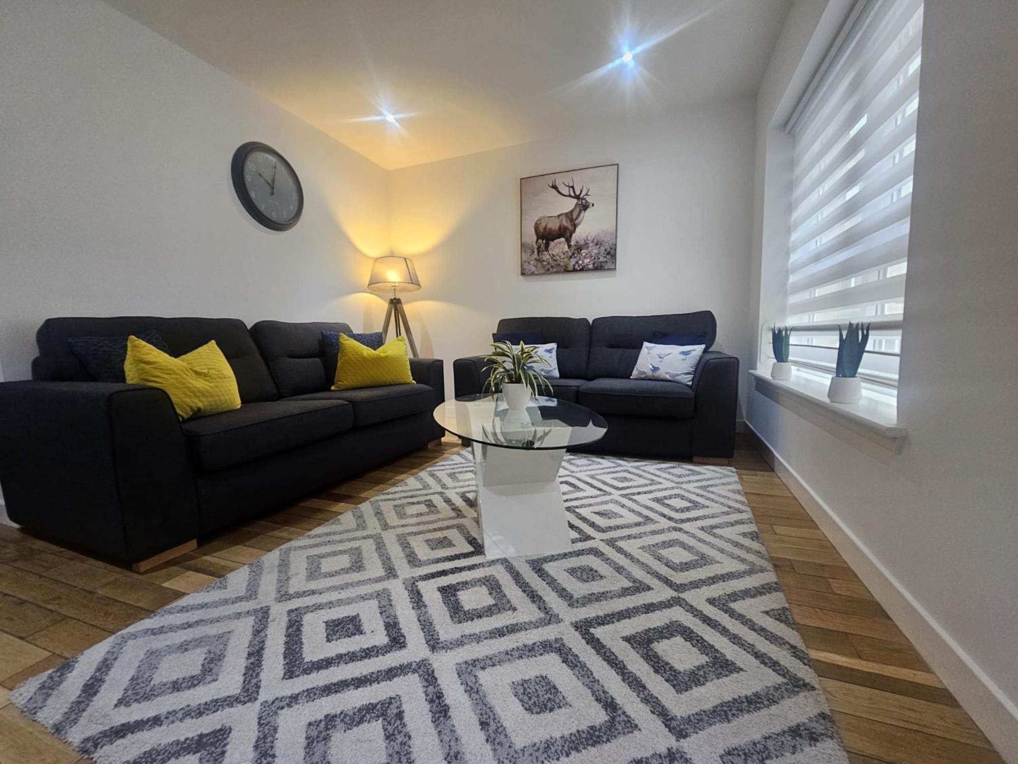 Langley Apartment City Centre Secure Parking 2 Min Walk, Public Transport 1 Min Walk, Great Location Quiet Side Street 2 Bedroom, 2 Bathroom Inverness Exterior foto